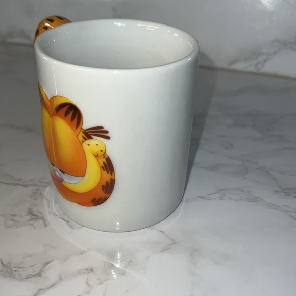 Adorable Iconic Garfield cup. Puffy face and tail - Picture 4 of 8